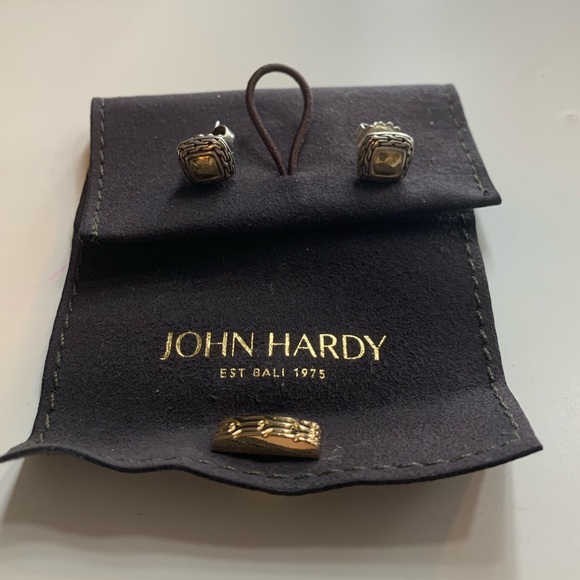 SOLD‼️John Hardy 18k Gold Stud Earrings - Picture 1 of 3